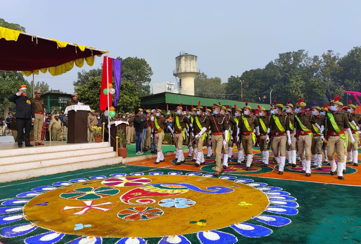 Republic Day Parade 2022 Shahjahanpur police line parade amidst band rythm