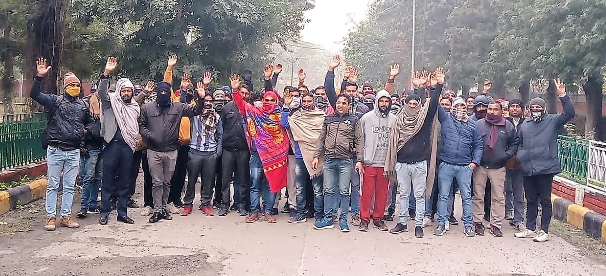 Tipper drivers demonstrated for non-payment of salary, Kurukshetra
