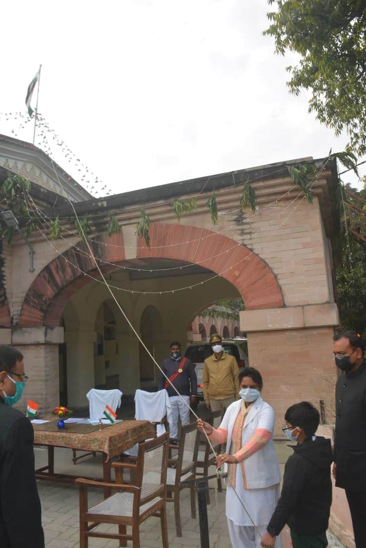 Republic Day 2022: Nurse hoists flag in Varanasi Commissionerate Buildings decorated Rudraksh convention center painted in tricolor in Varanasi 