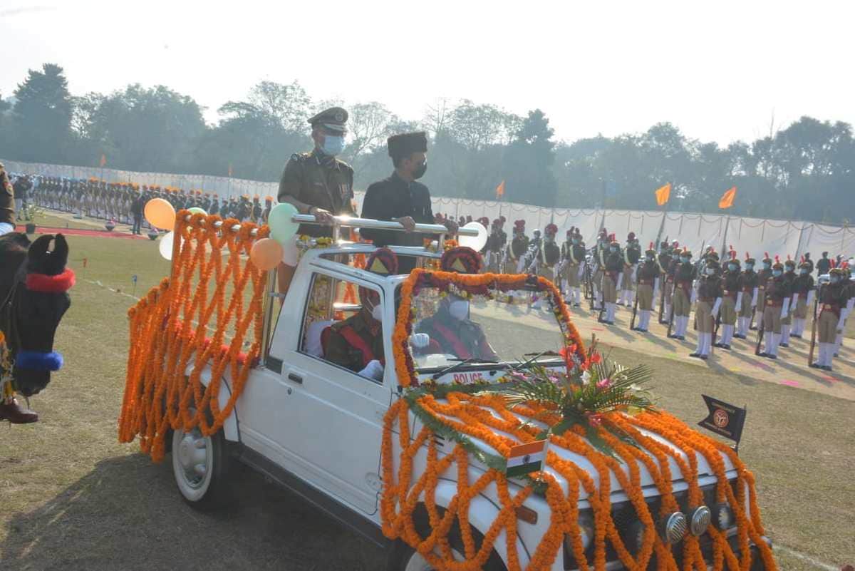 Republic Day 2022: Nurse hoists flag in Varanasi Commissionerate Buildings decorated Rudraksh convention center painted in tricolor in Varanasi 