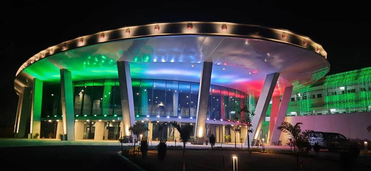 Republic Day 2022: Nurse hoists flag in Varanasi Commissionerate Buildings decorated Rudraksh convention center painted in tricolor in Varanasi 