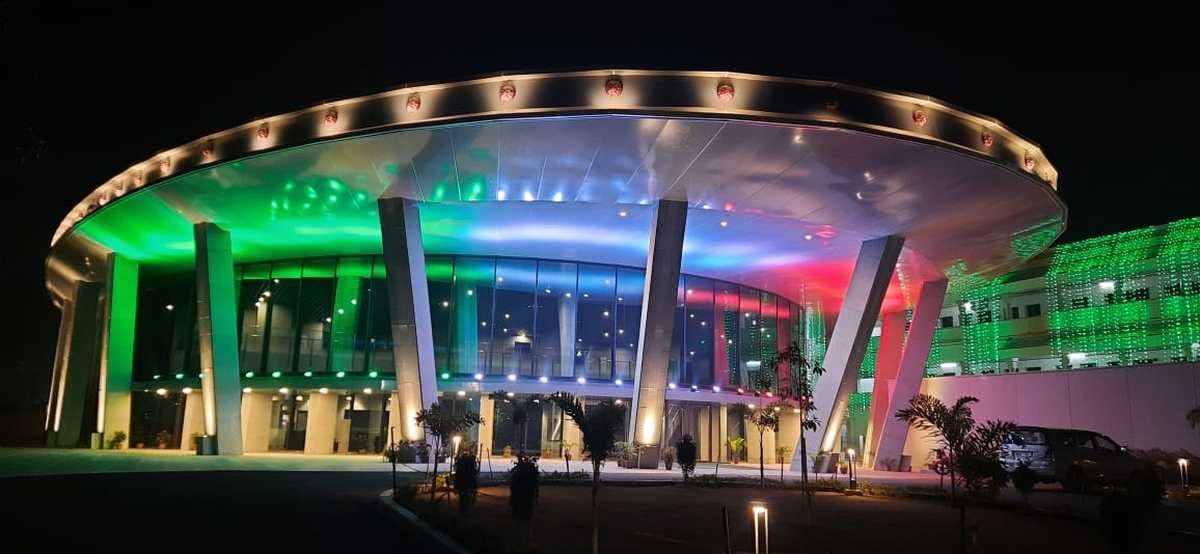 Republic Day 2022: Nurse hoists flag in Varanasi Commissionerate Buildings decorated Rudraksh convention center painted in tricolor in Varanasi 