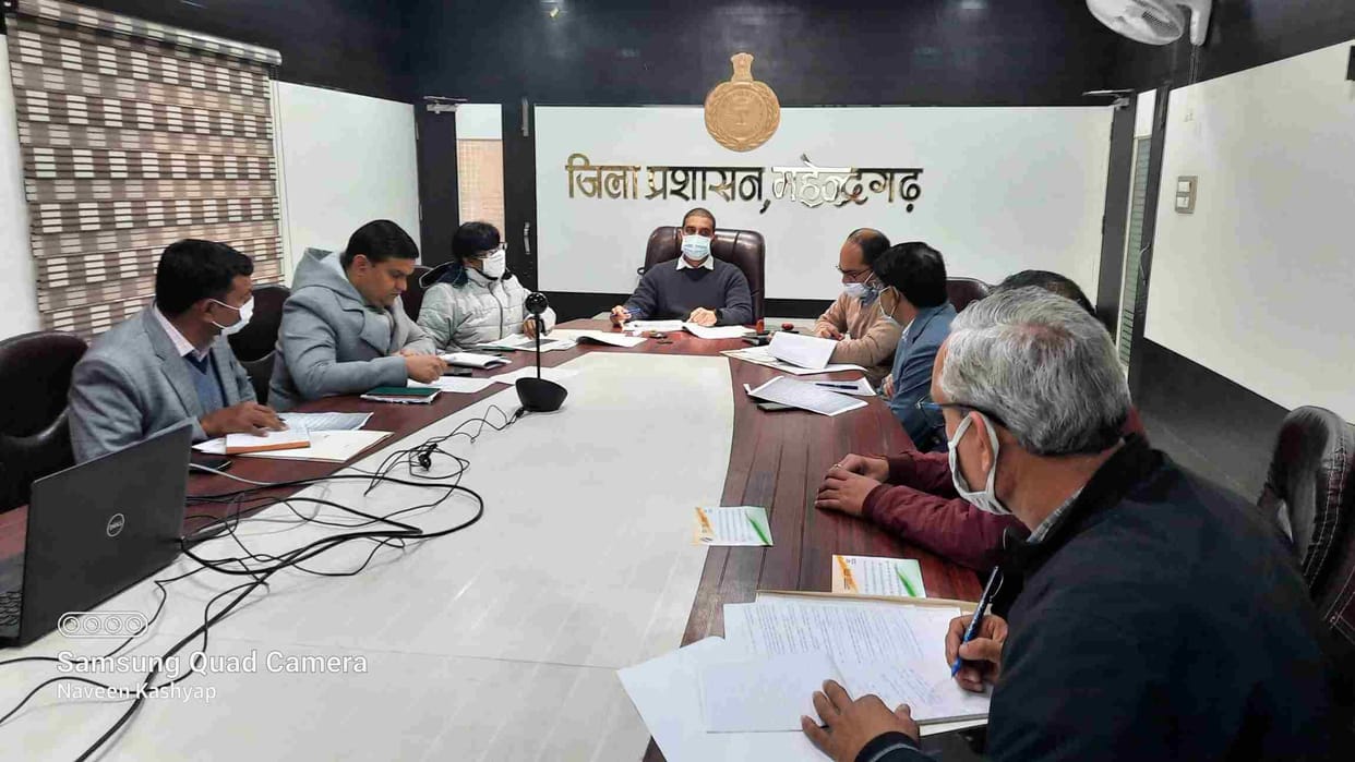 The potholes in the fourlane road from Narnaul to Mahendragarh will be filled