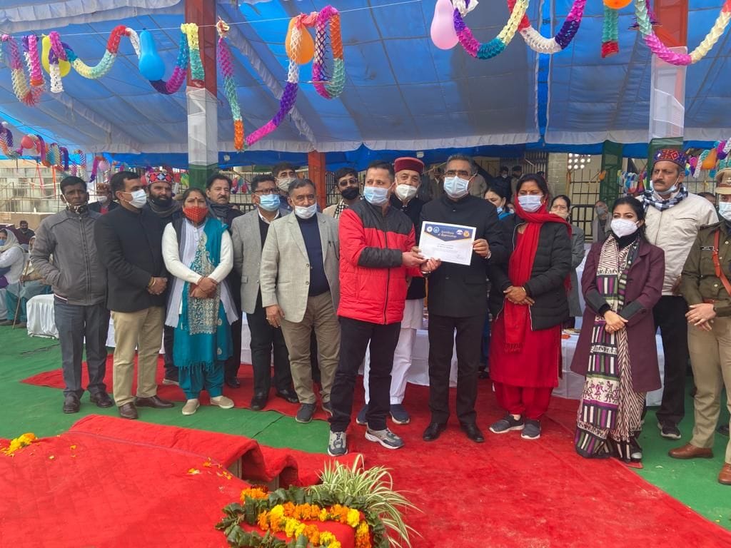 Industries Minister hoisted the tricolor in Hamirpur on Republic Day