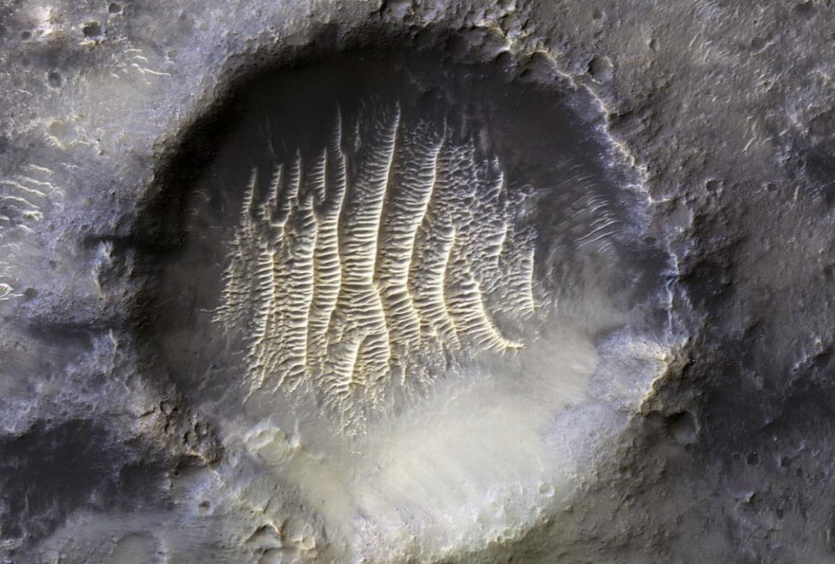 asteroid showers continues 600 million yeas on mars says new research