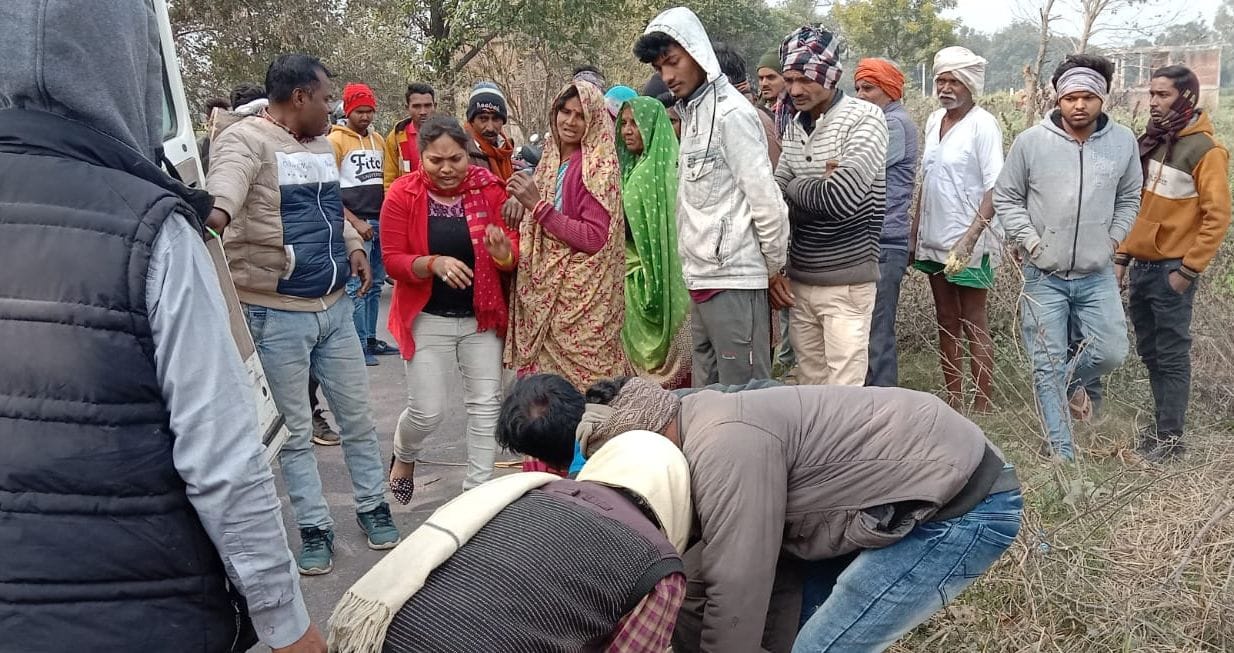 fathepur news,Car hit a farmer crossing the road