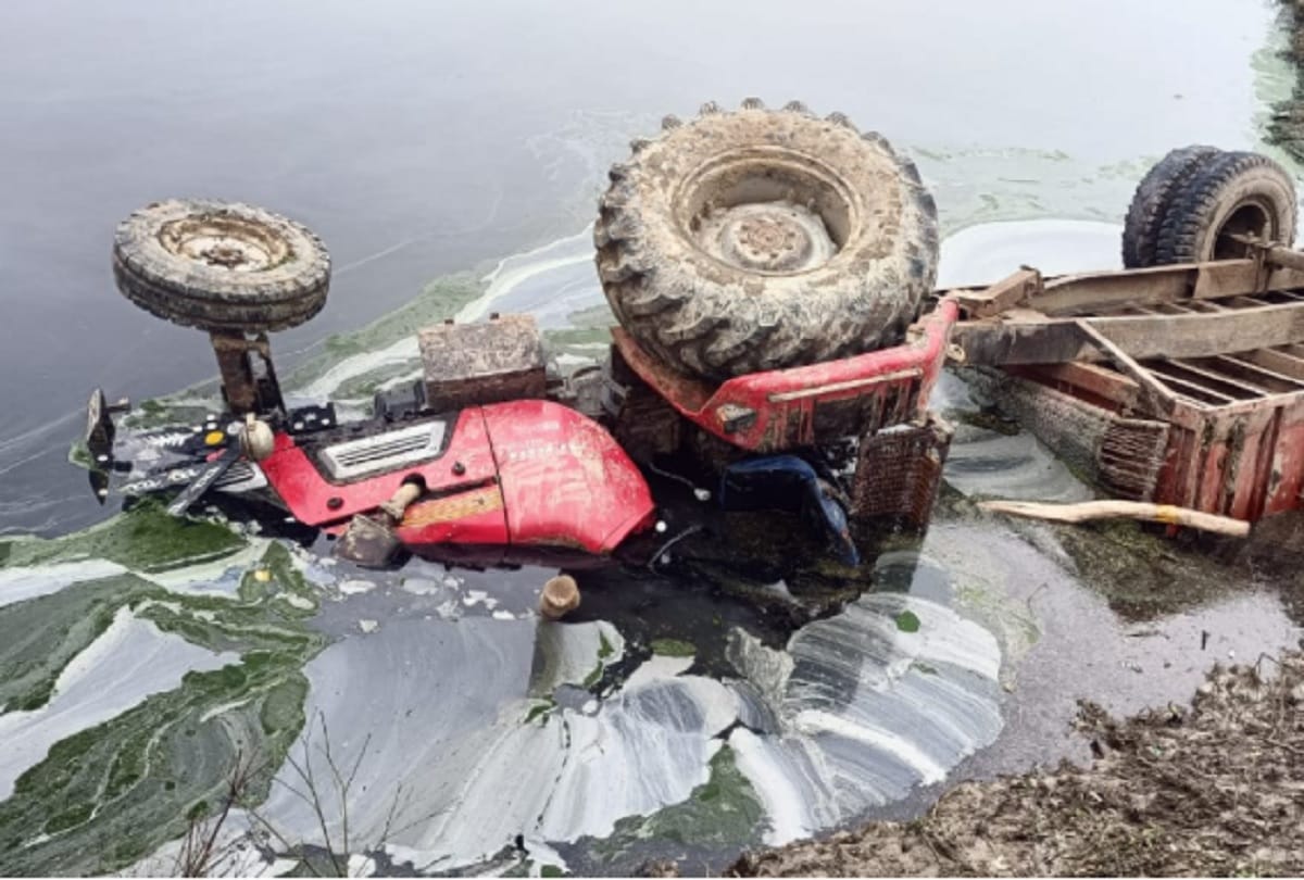 Moradabad: Tractor trolley overturned in pond in Bilari, driver dies
