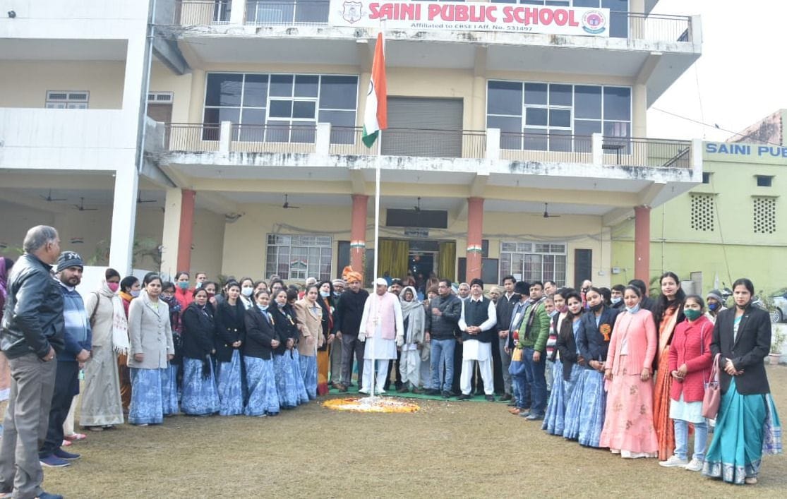 Salute to the tricolor, children instilled the spirit of patriotism by singing the national anthem