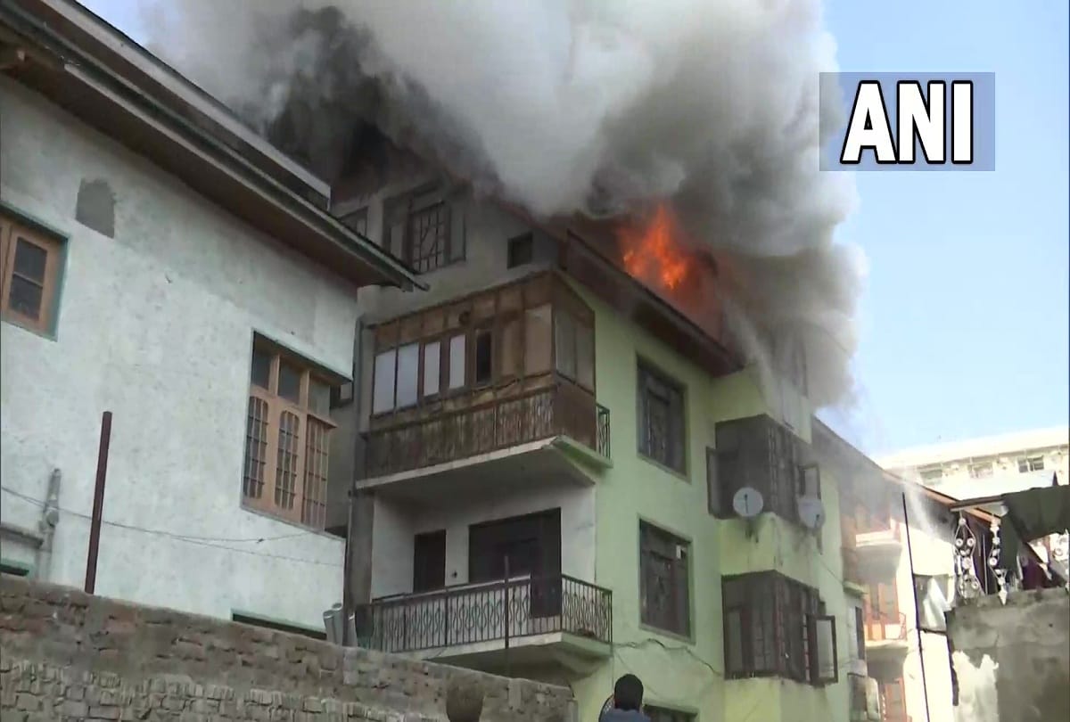 Fire broke out in building in Rajbagh Srinagar of jammu and kashmir