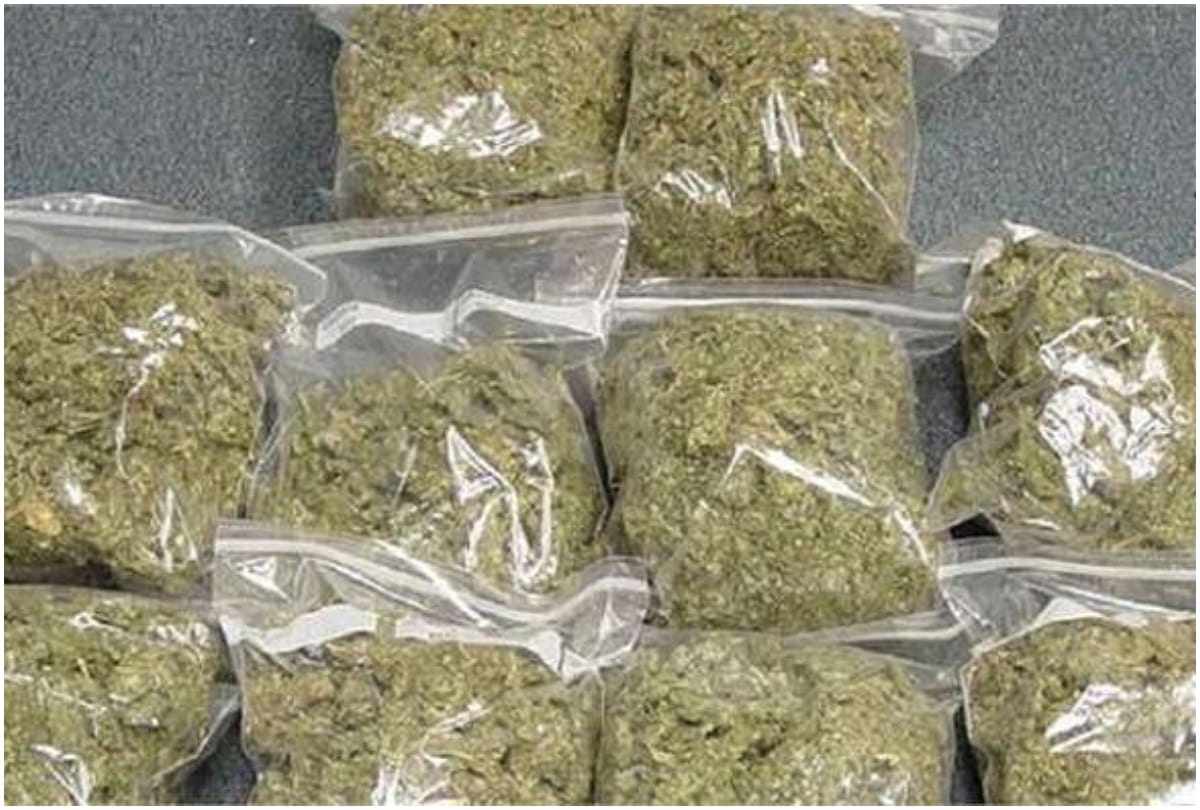 Smugglers Arrested With 5 kg Ganja in kota