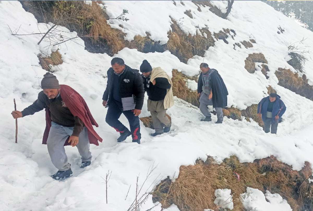 himachal weather update: Troubles persist, 299 roads and 81 power transformers still stalled in the state, see photos