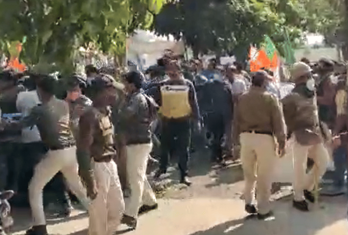 Politics at Selfie Point: BJP-Congress workers came face to face in Khurai, Minister Bhupendra Singh also reached the spot