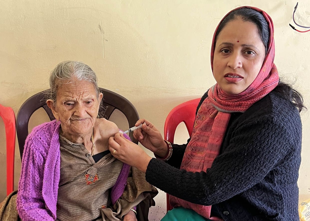 196 positive in the district, 48-year-old man from Nadaun dies