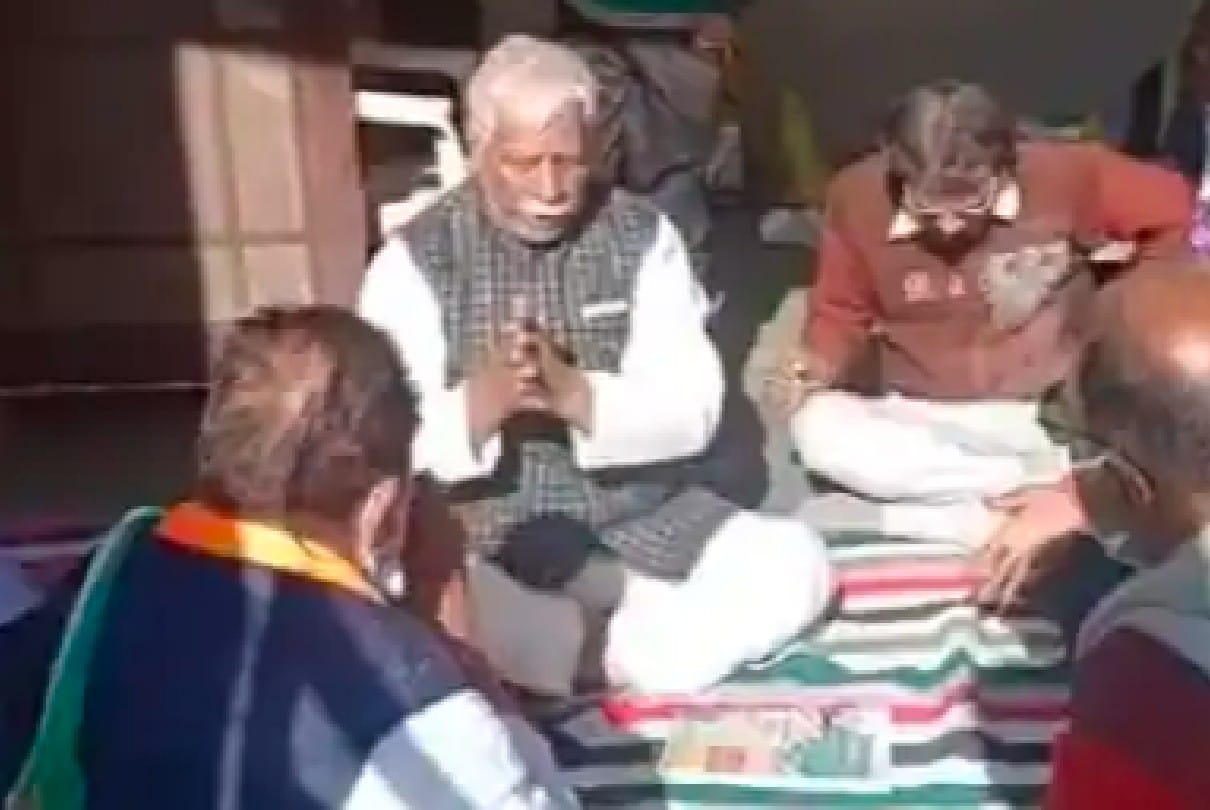 Neemuch: The relatives of the deceased were scolded by the relatives of the deceased, who came to console the BJP MLA, were angry for not being able to help the teenager suffering from cancer.