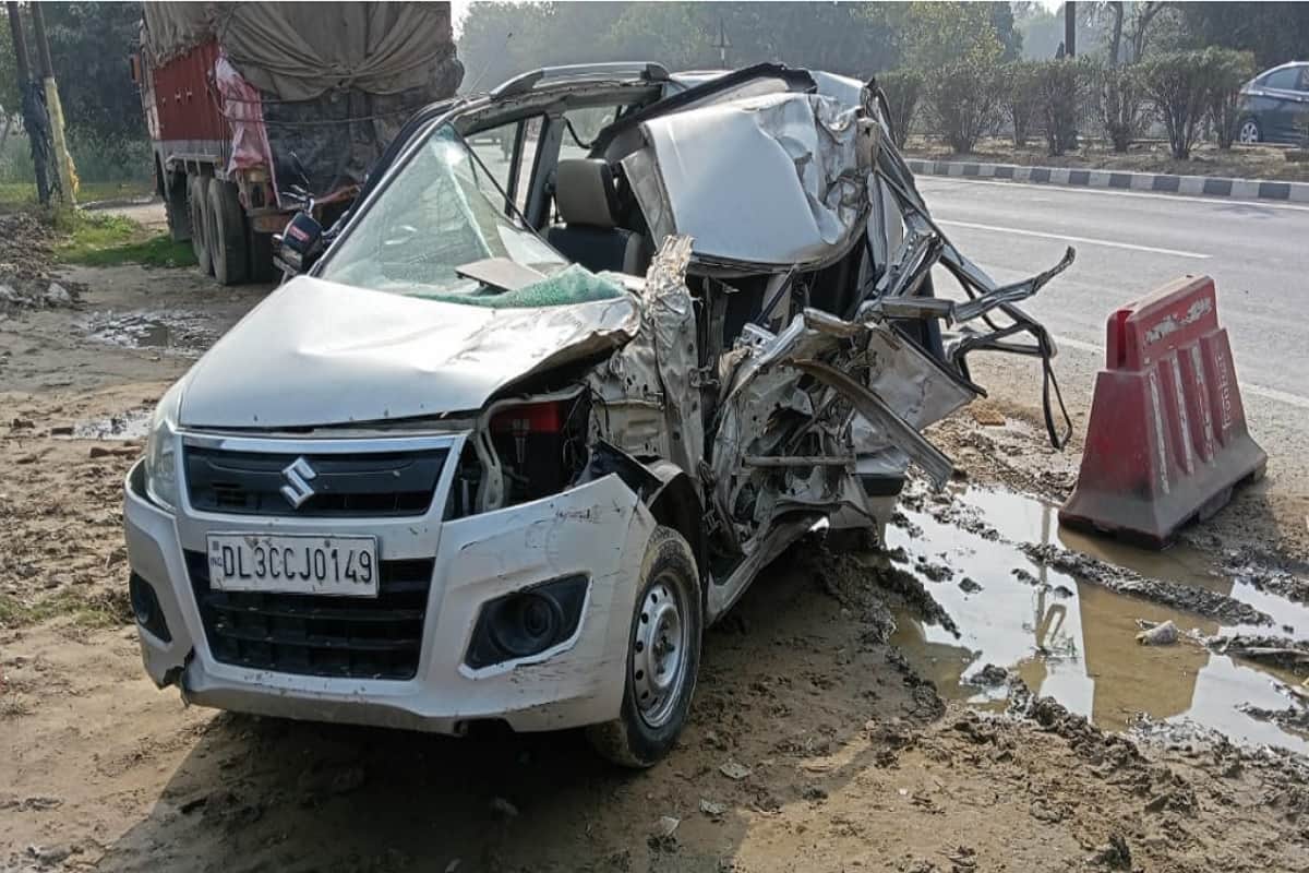 UP News: A girl child and three women of a family has died in a car accident in Partapur of Meerut