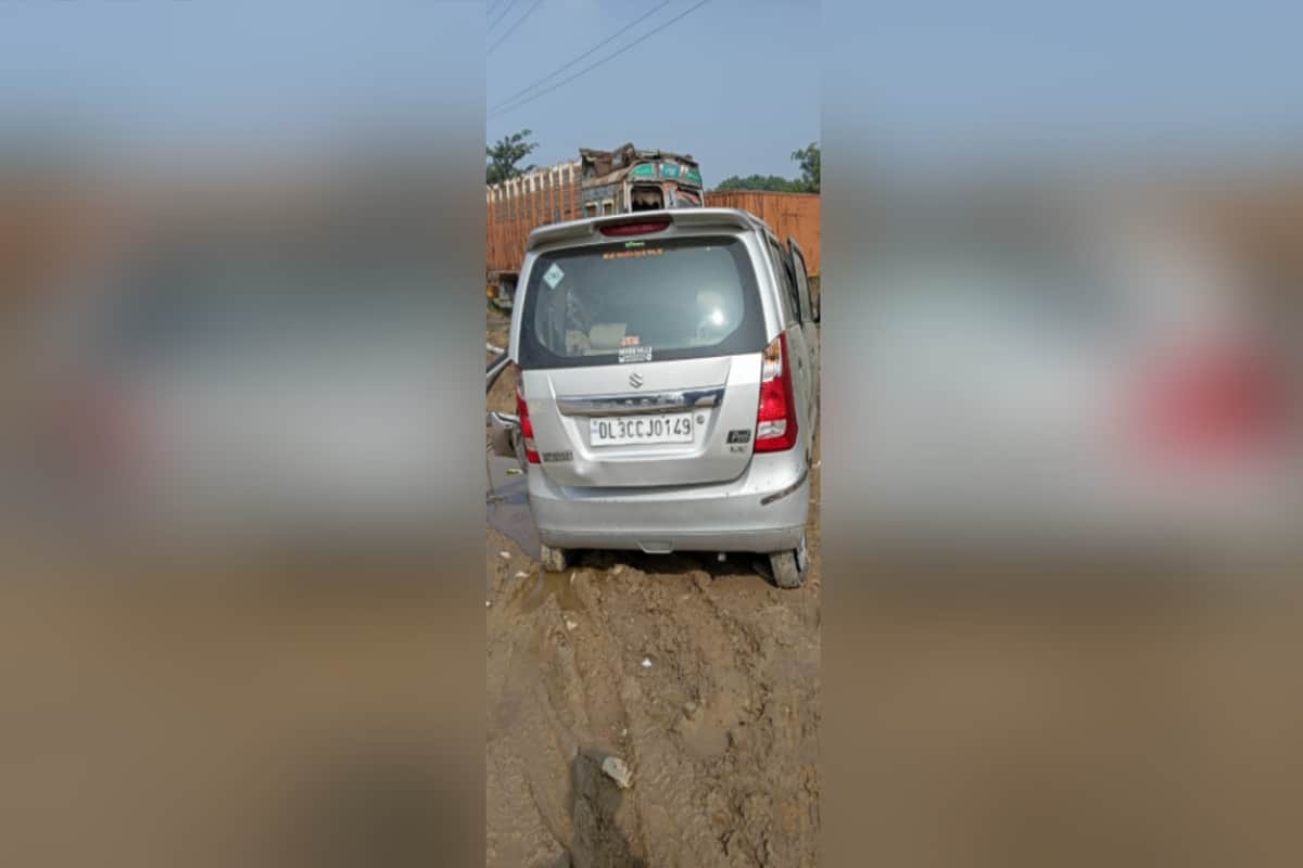UP News: A girl child and three women of a family has died in a car accident in Partapur of Meerut