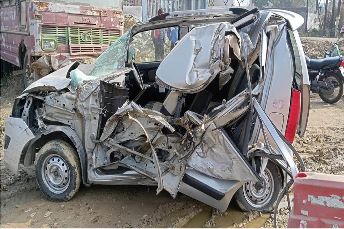 UP News: A girl child and three women of a family has died in a car accident in Partapur of Meerut