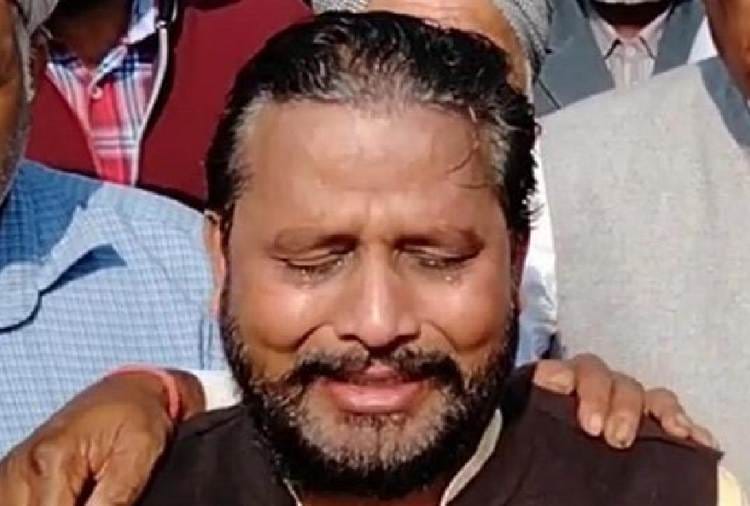 A Congress Leader crying after party not given ticket to MLA wife for Punjab Assembly elections