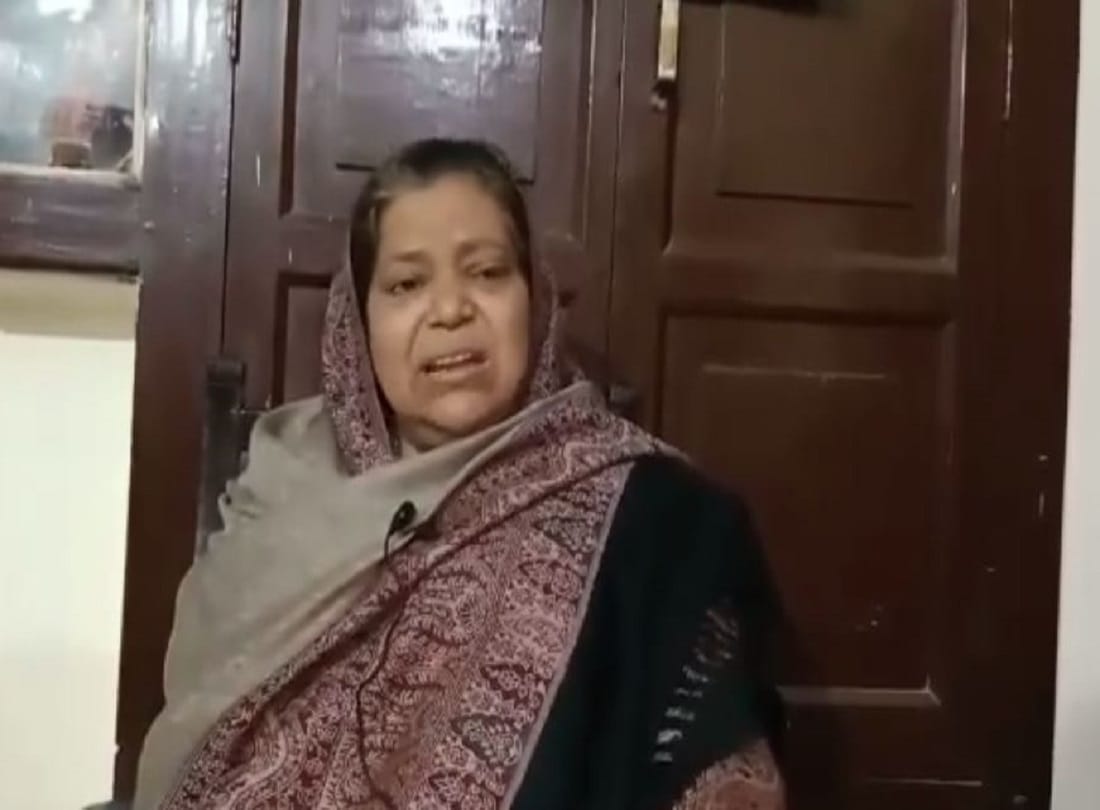UP Elections 2022 azamgarh former minister wife shama wasim pain over not getting ticket from Samajawdi party Akhilesh Yadav