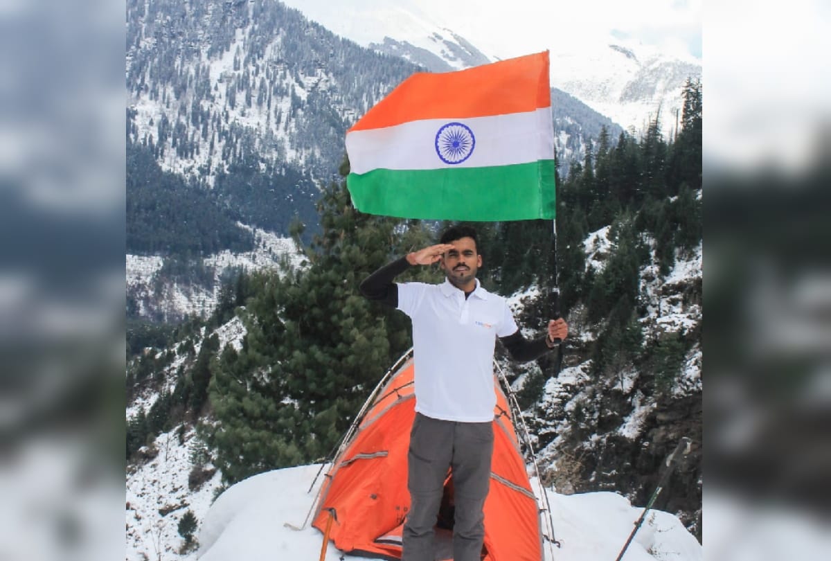 Nitish singh in preparation for hoisting tricolor on Mount Everest