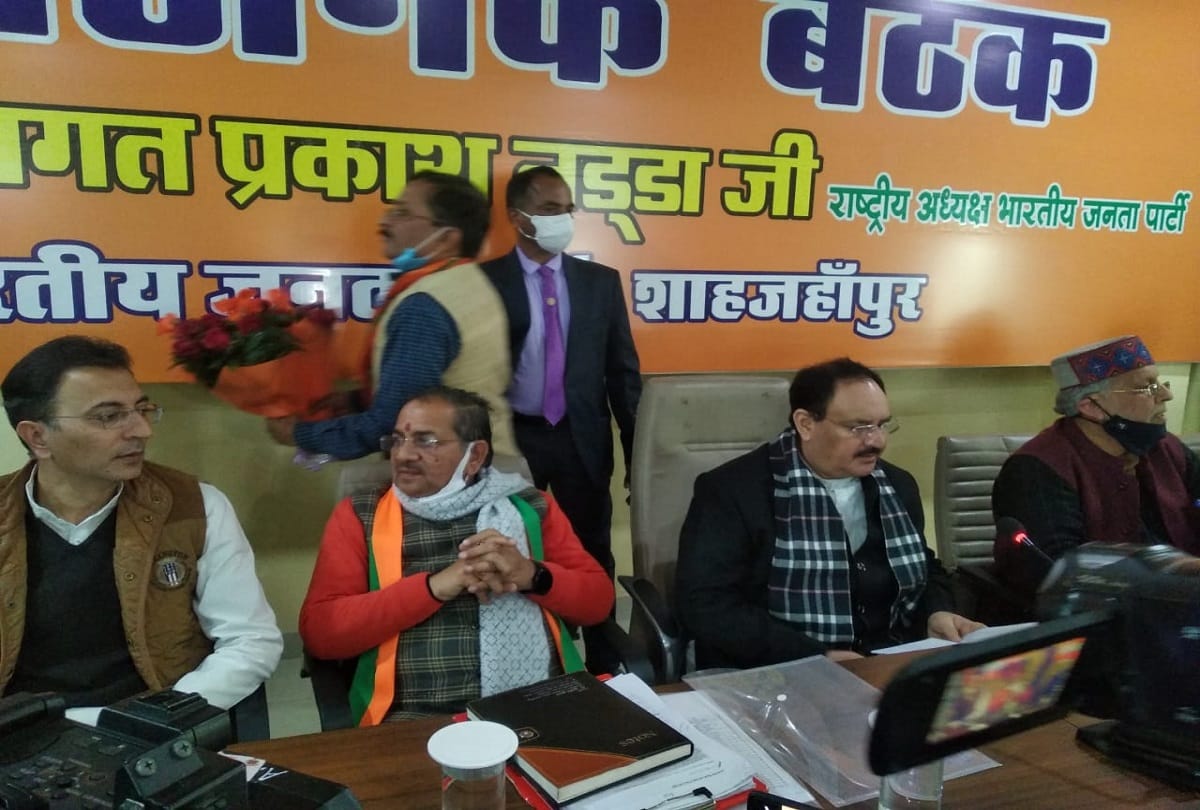 UP: BJP National President JP Nadda reached Shahjahanpur, talked to the workers