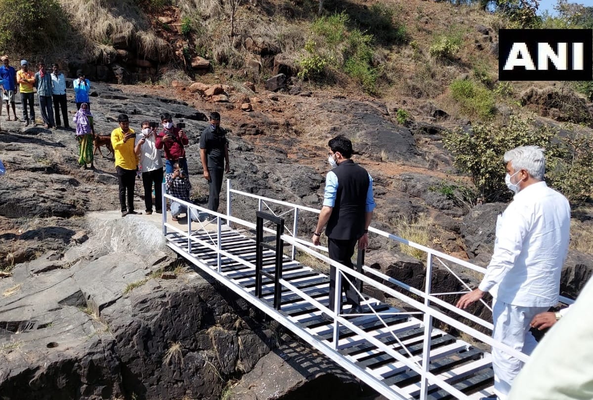 Maharashtra: Aaditya Thackeray inaugurated bridge and tap water in a Nashik remote village