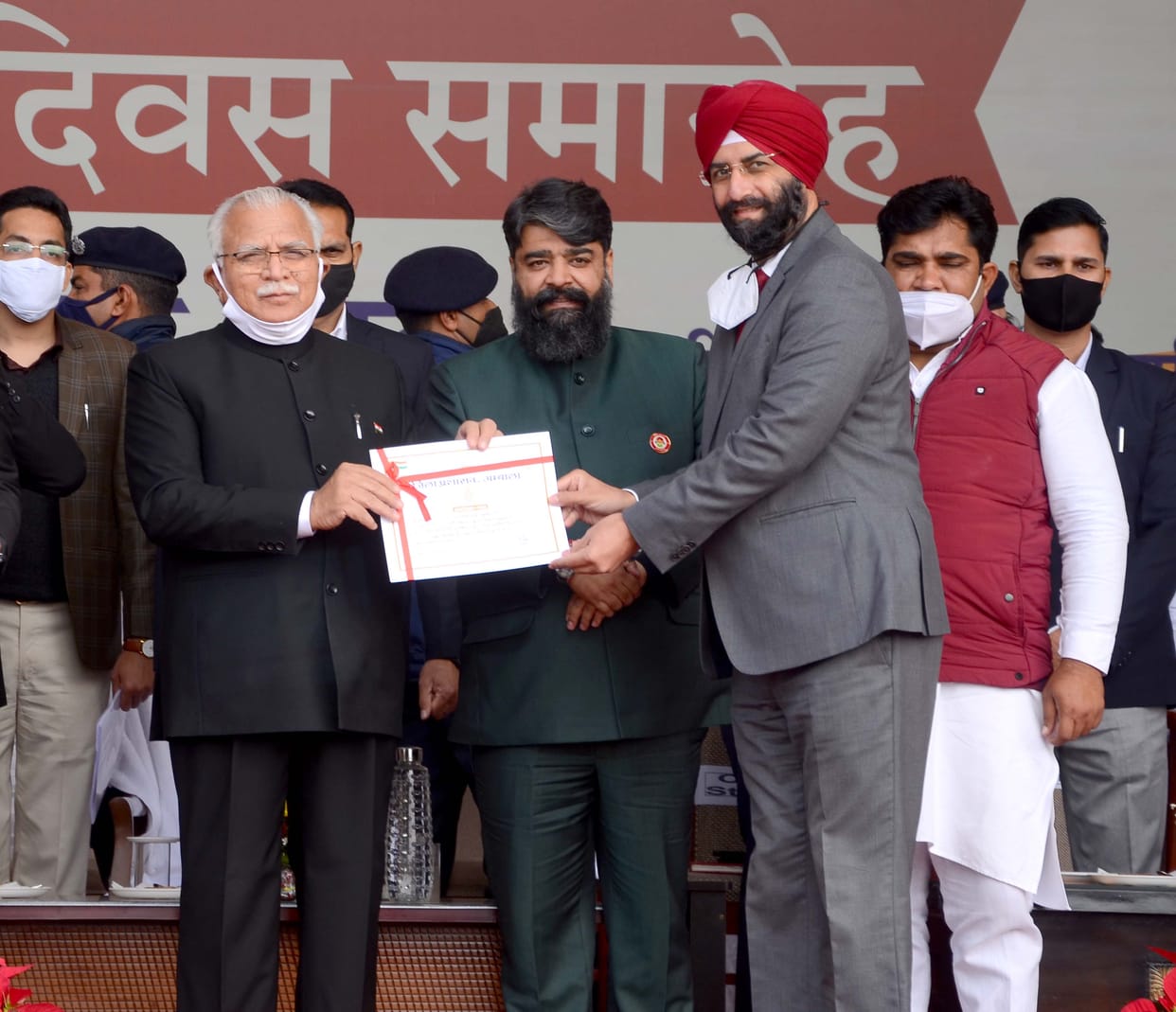 CM honored Dr. Paramjeet for his excellent services
