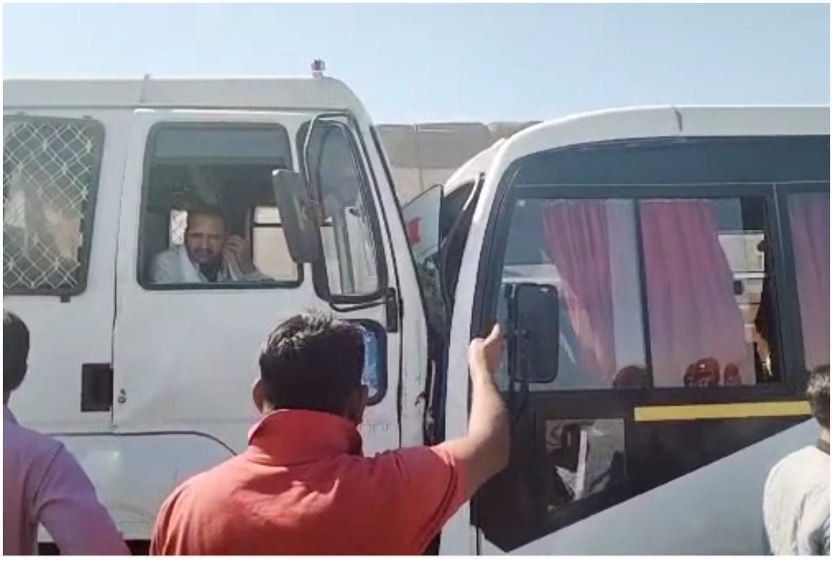 Bus and Trailer Trucks collision in Rajasthan 33 peoples Injard