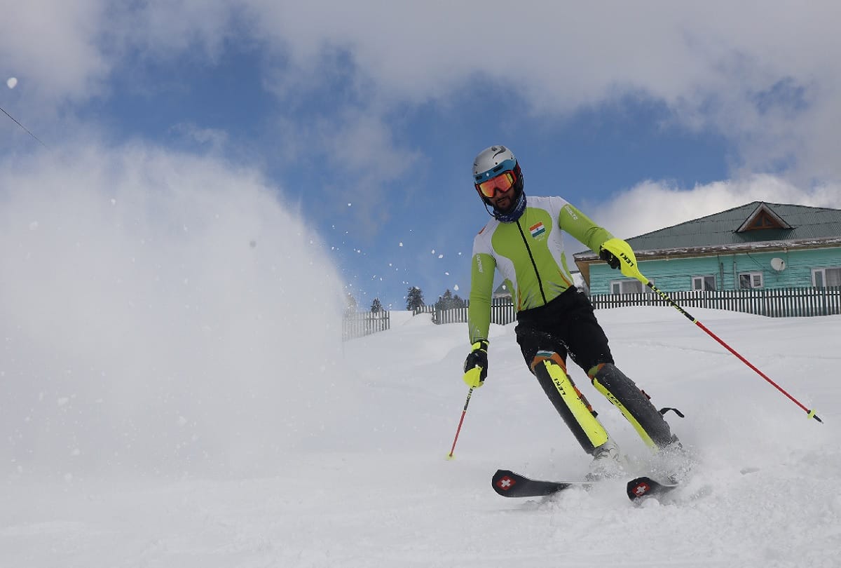 Jammu and Kashmir: Arif practicing hard amid snow in Gulmarg to bring foot from Beijing