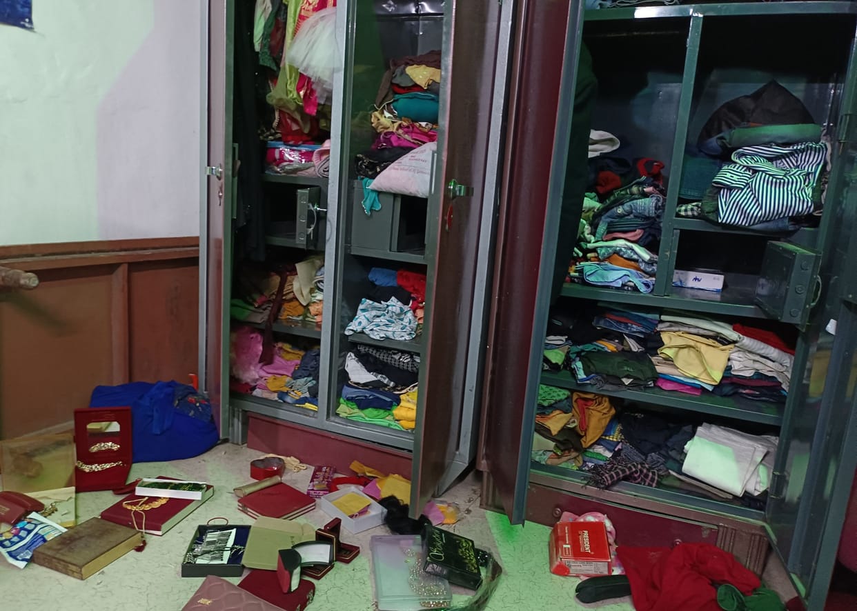 fathepur news,Five and a half lakh stolen from the house of e-rickshaw agency operator