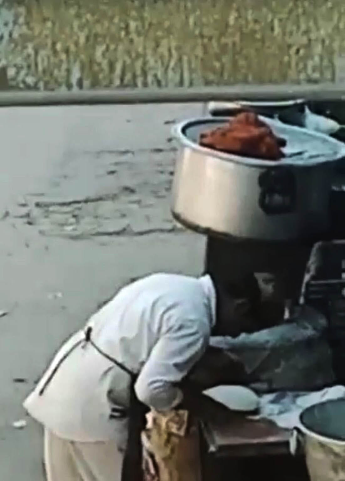 Video of serving rotis by spitting in hotel goes viral
