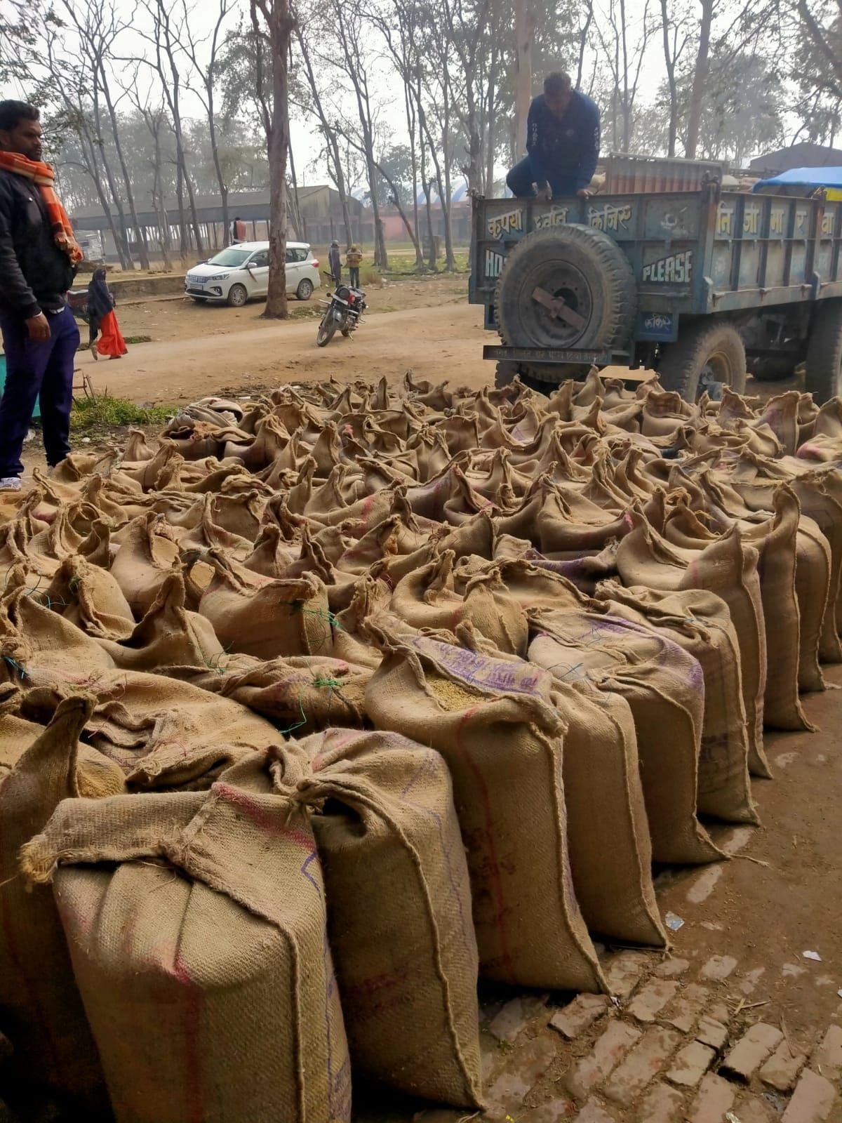 Farmers wandering to sell paddy at purchasing centers