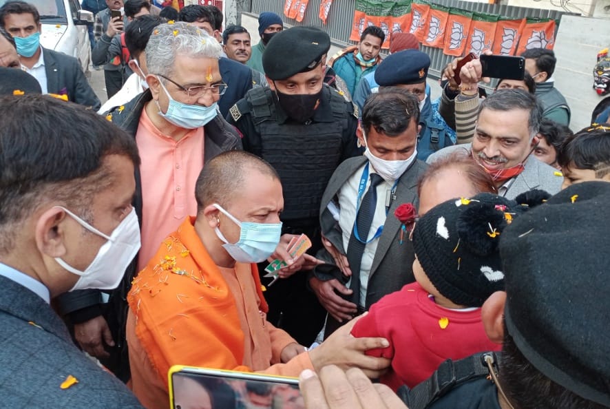 Chief Minister did public relations in Savitri Enclave, cherished the children