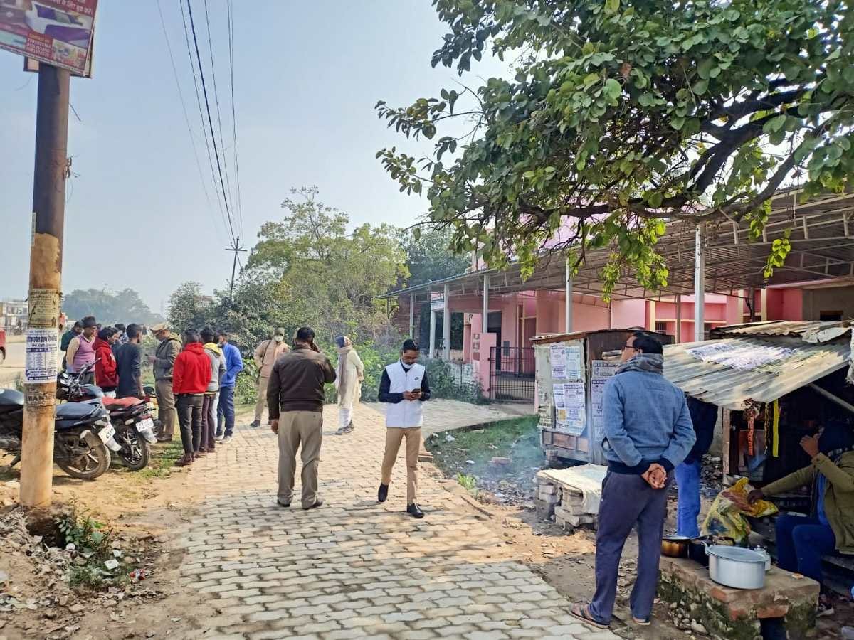 Boy and girl suicide jumping in front of train family against love affair in chandauli