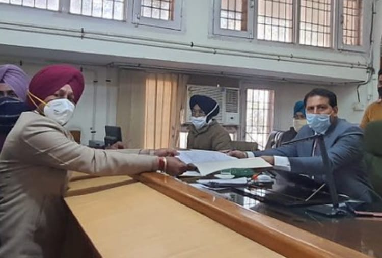 Punjab CM Charanjit Channi brother Dr. Manohar Singh filed his nomination from Bassi Pathana as independent candidate
