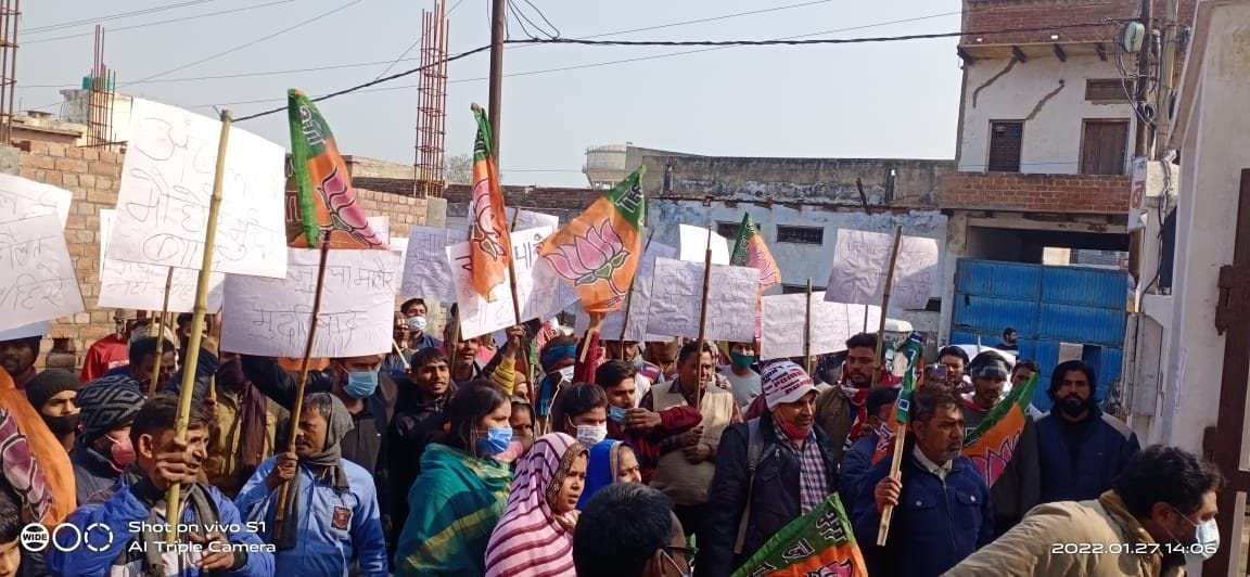Hathras: Protest against BJP's Sadar candidate continues, procession taken out