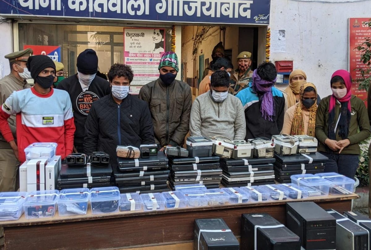 Ghaziabad fake aadhaar card making gang busted 8 arrested they make bangladesh and nepal citizen fake card were made