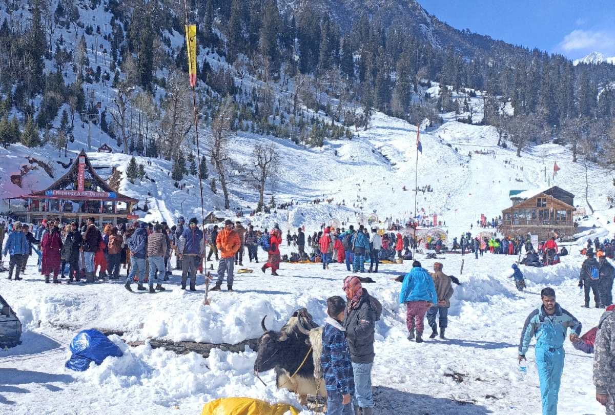 himachal weather update: 212 roads still stalled, minimum temperature minus 16.7 degrees in Lahaul, danger of avalanche falling