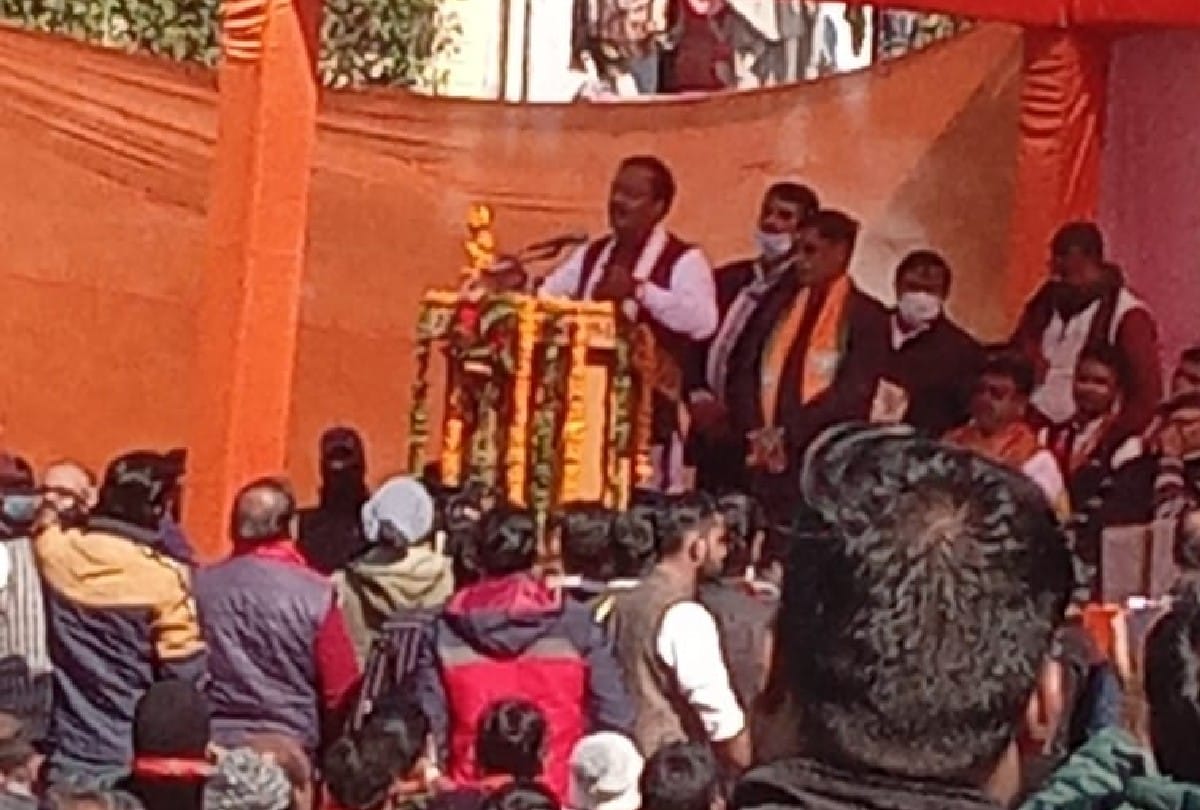 UP Deputy CM Keshav Prasad Maurya targets the Akhilesh yadav in Agra