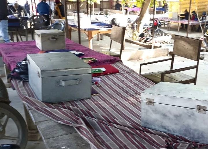 Work boycott in Tehsil Sadar in protest against demolition of advocate's chamber