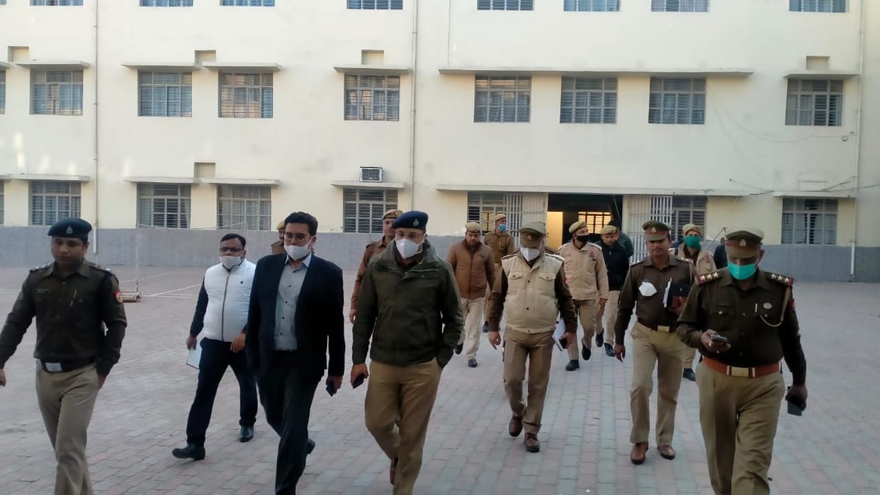 Mathura: DM-SSP inspected the vulnerable and critical polling places