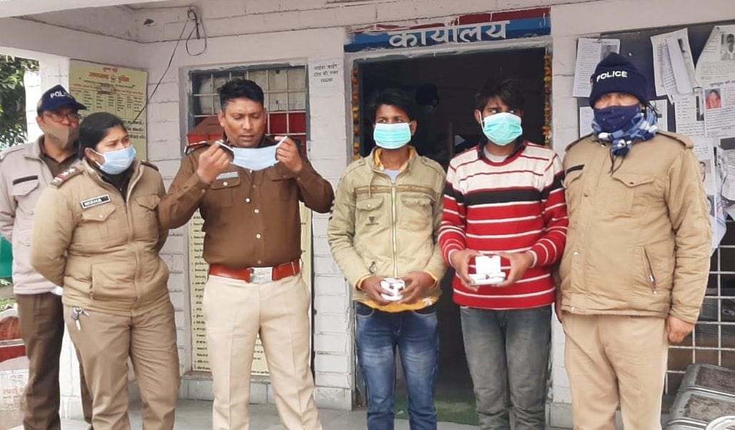 Two youths arrested with 15 grams of smack