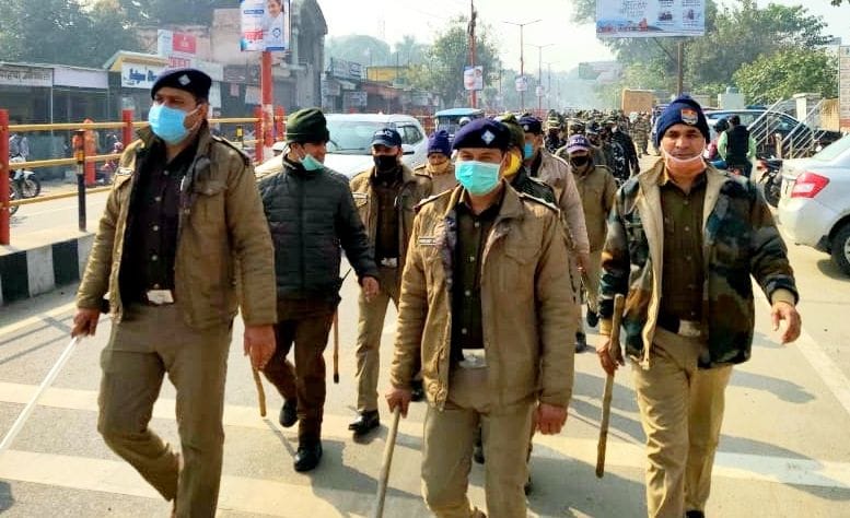 Police on alert mode with paramilitary force