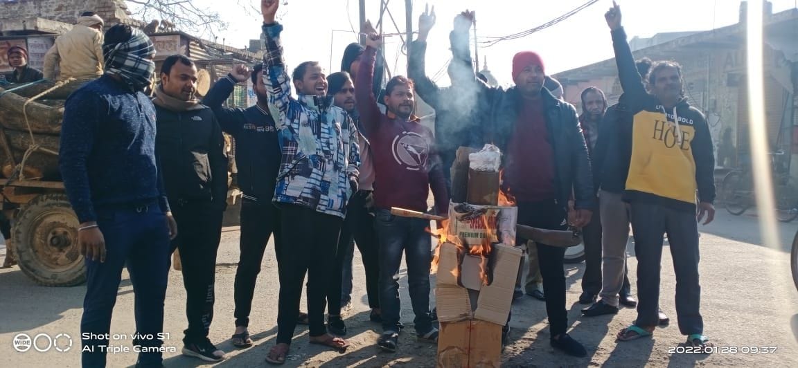 Hathras: SP candidate's effigy burnt, sloganeering