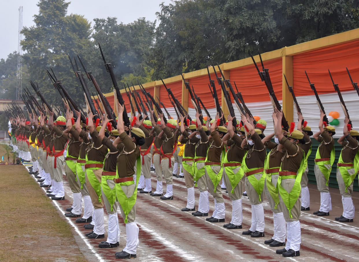 Divisional commissioner hoisted the flag in the police line