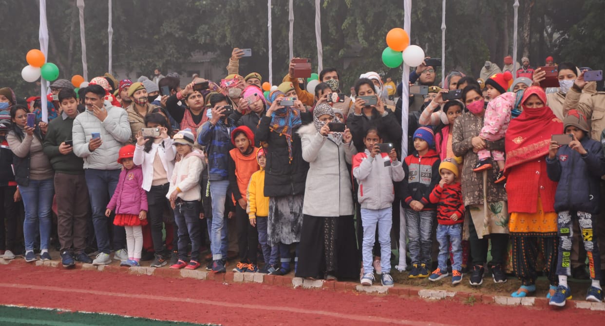 Policemen and dignitaries honored on Republic Day