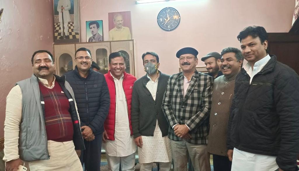 Jayant and Akhilesh talk to Muslim leaders in their mind