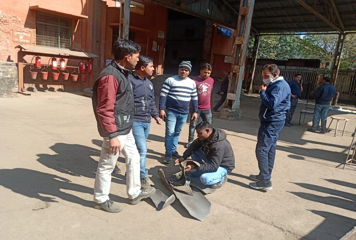Jhansi: Panic due to cylinder explosion in rail factory employee injured
