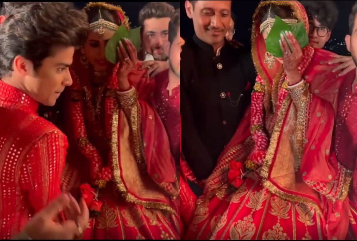 Mouni Roy wore a classic Sabyasachi Lehenga for Bengali Bridal Look