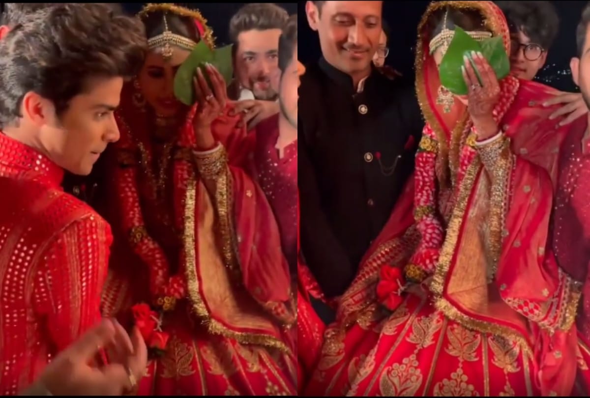 Mouni Roy wore a classic Sabyasachi Lehenga for Bengali Bridal Look
